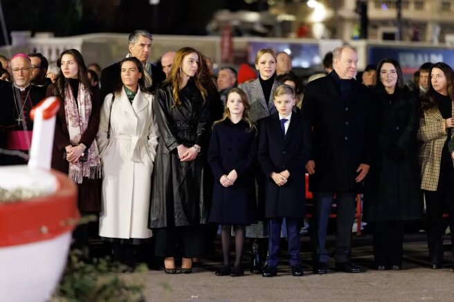 Князь Альбер II, принц Жак, принцесса Габриэлла и княгиня Шарлен