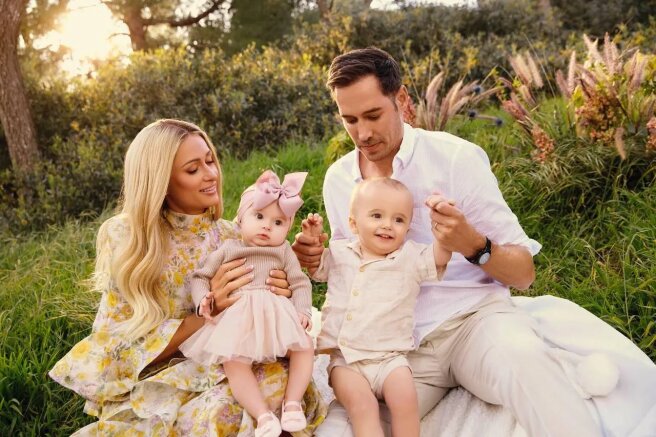 Пэрис Хилтон и Картер Реки с дочерью и сыном/Фото: parishilton/Instagram*