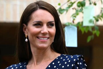 The media removed a new photo of Kate Middleton due to Photoshop. Kate admitted guilt and made a public comment