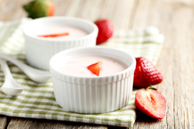 Cottage cheese dessert with strawberries