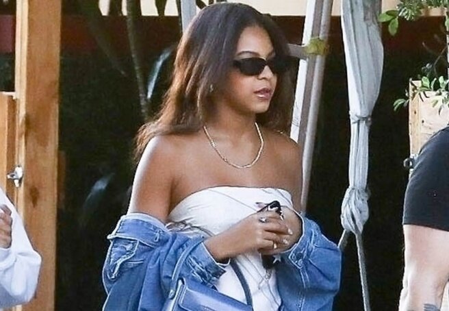 Beyonce's grown-up daughter Blue Ivy, who looks like her, was spotted out and about in Beverly Hills