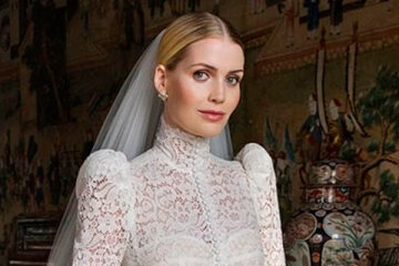 A photo of the luxurious wedding dress of Princess Diana's niece Kitty Spencer appeared on the network