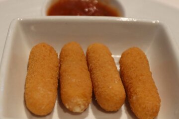 Fried mozzarella cheese sticks served with dipping sauce