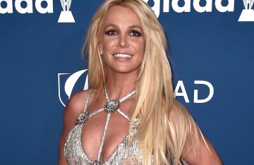 Barking and carrying a knife: Britney Spears caused a disturbance in a restaurant after leaving rehab.