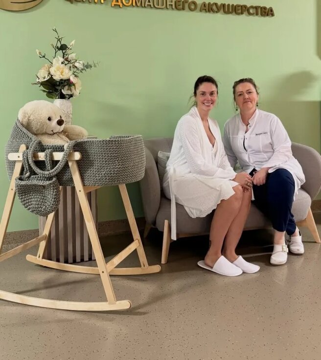 Агата Муцениеце в роддоме