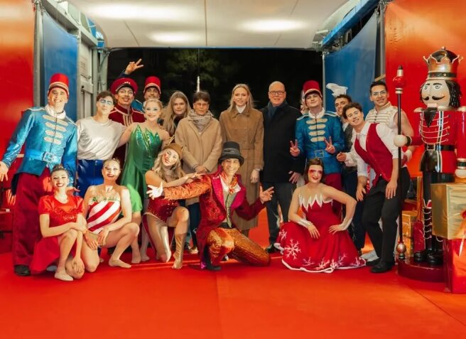 Князь Альбер II, княгиня Шарлен, принцесса Стефания и Камилла Готтлиб