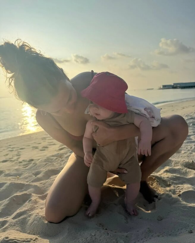 Милли Бобби Браун с дочерью