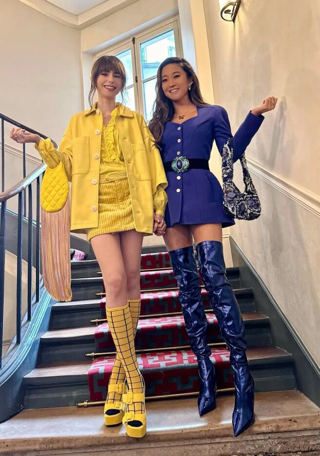 Лили Коллинз и Эшли Парк