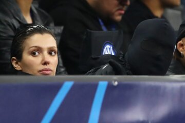 Kanye West, wearing a fully masked mask, came with Bianca Censori to the Champions League match