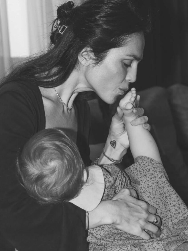 Сати Казанова с мужем и дочерью