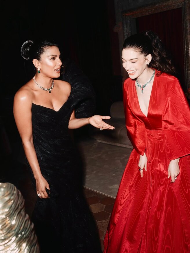 Приянка Чопра и Энн Хэтэуэй