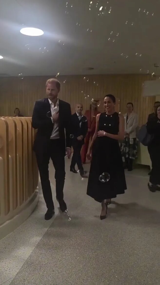 Кадры из видео Меган Маркл