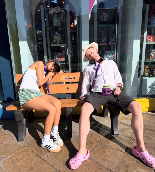 Бренда Сонг и Маколей Калкин