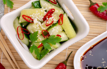 Broken cucumbers in Chinese: a recipe for a delicious salad