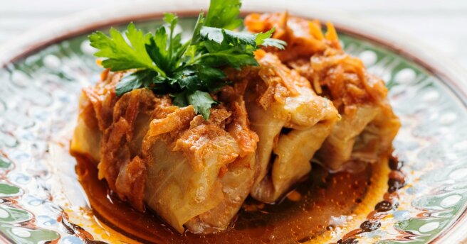 Lean cabbage rolls: a delicious recipe with rice and vegetables