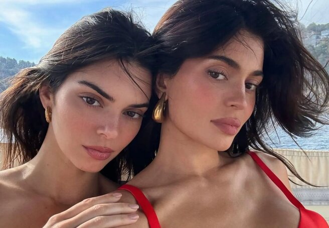 Kylie and Kendall Jenner are on holiday in Mallorca with their mother Kris