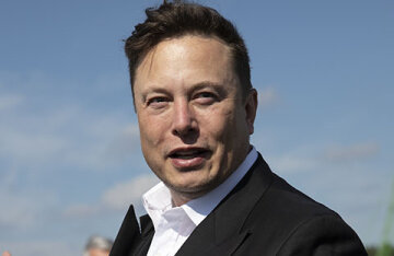 Elon Musk was accused of sexual harassment against a flight attendant. He commented on this
