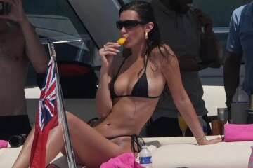 Yachts, beaches, social events: how Bella Hadid is having fun in Cannes