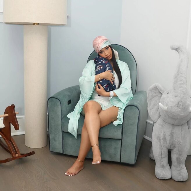 Карди Би с сыном