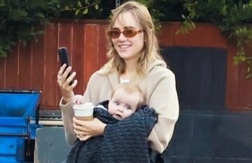 Suki Waterhouse Shows Off Her Daughter's Face With Robert Pattinson For The First Time