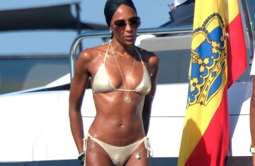 54-year-old Naomi Campbell relaxes on a yacht in a bikini