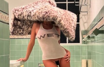 Kanye West posted a new strange photo of Bianca Censori - in a micro thong and a carpet hat
