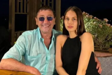 Grigory Leps is vacationing in Turkey with his 18-year-old fiancee Aurora Kiba