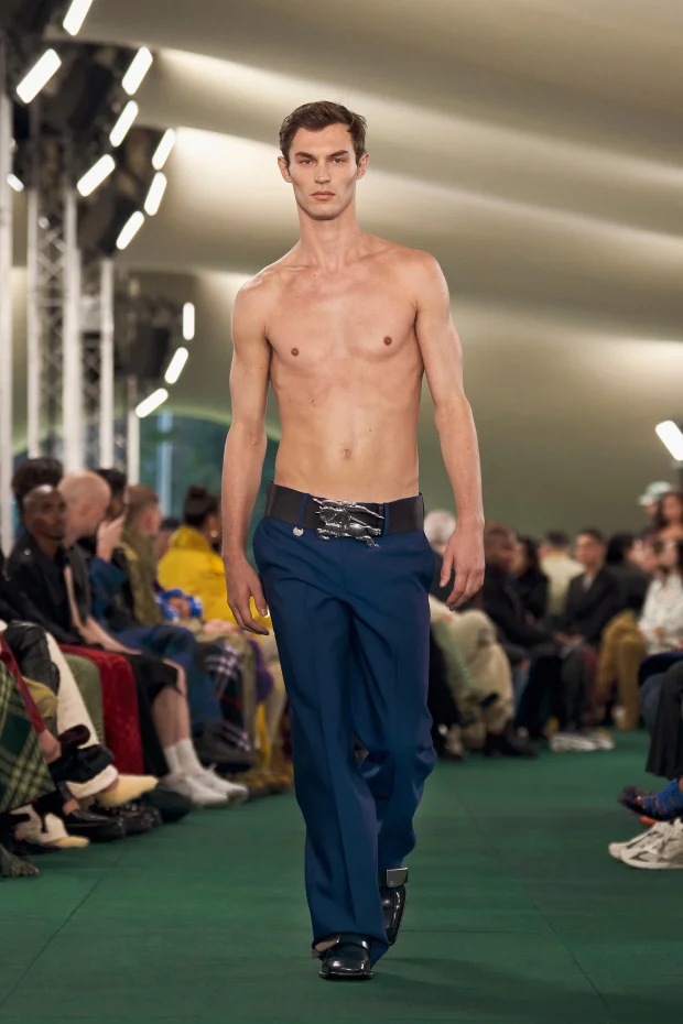Кит Батлер на показе Burberry весна — 2024