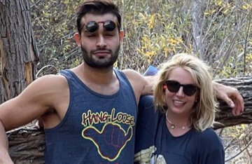 Britney Spears has published new pictures with boyfriend Sam Asgari