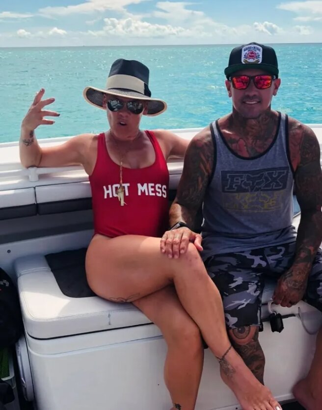 Пинк с мужем Кэри Хартом