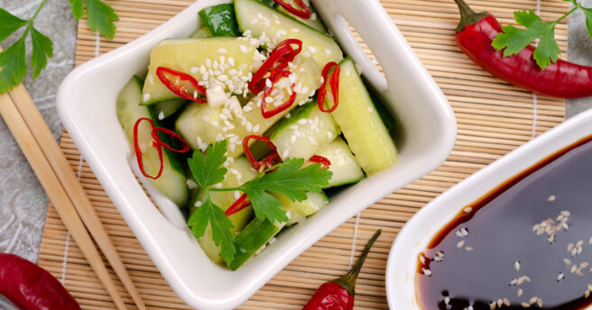 Broken cucumbers in Chinese: a recipe for a delicious salad