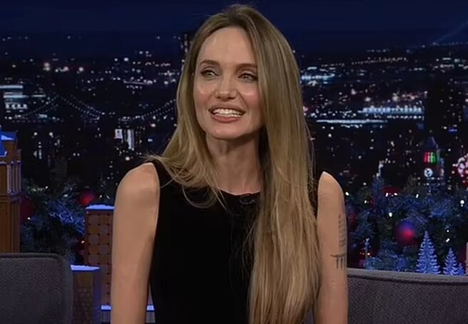 Angelina Jolie Appears Barefoot on Show and Admits She Wanted to Become a Funeral Director