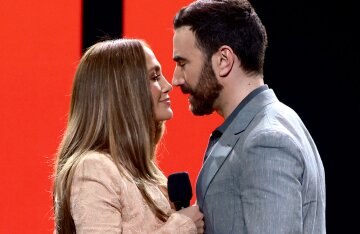 Jennifer Lopez appeared in public with her new alleged lover, Brett Goldstein.