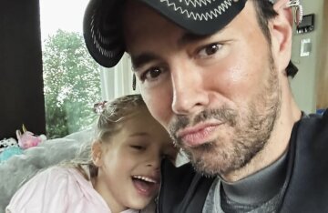 Anna Kournikova showed a photo of Enrique Iglesias with their children for the first time in two years