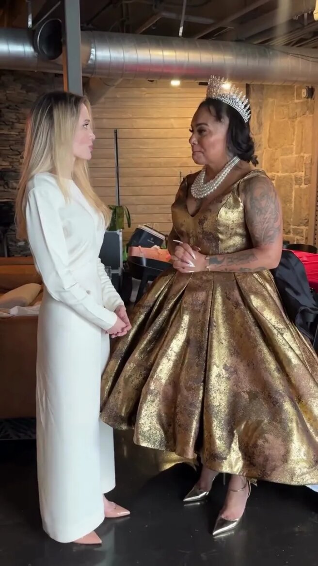 Анджелина Джоли с участницей бранча