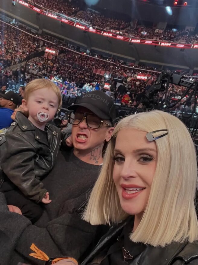 Келли Осборн и Сид Уилсон с сыном