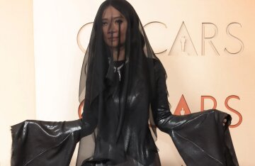 Mourning, acid shades, and old-fashioned dresses: 12 Oscar looks gone wrong