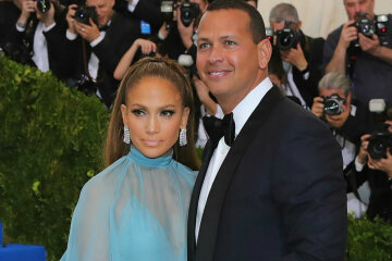 Jennifer Lopez admits that she and Alex Rodriguez went to therapy during the COVID-19 pandemic