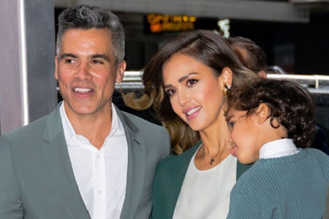 Jessica Alba for the first time in a long time went out with her husband and children