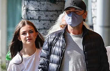 Leonardo DiCaprio took his 16-year-old niece shopping