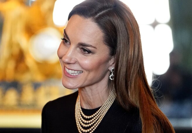 Kate Middleton, wearing Princess Diana's earrings, and Prince William visited an exhibition at Windsor Castle.