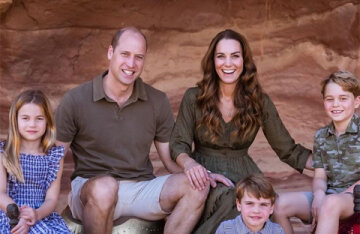 Kate Middleton and Prince William with their children presented a Christmas card. The photo was taken in Jordan