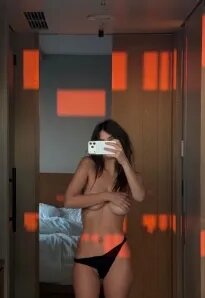 Эмили Ратаковски в Японии