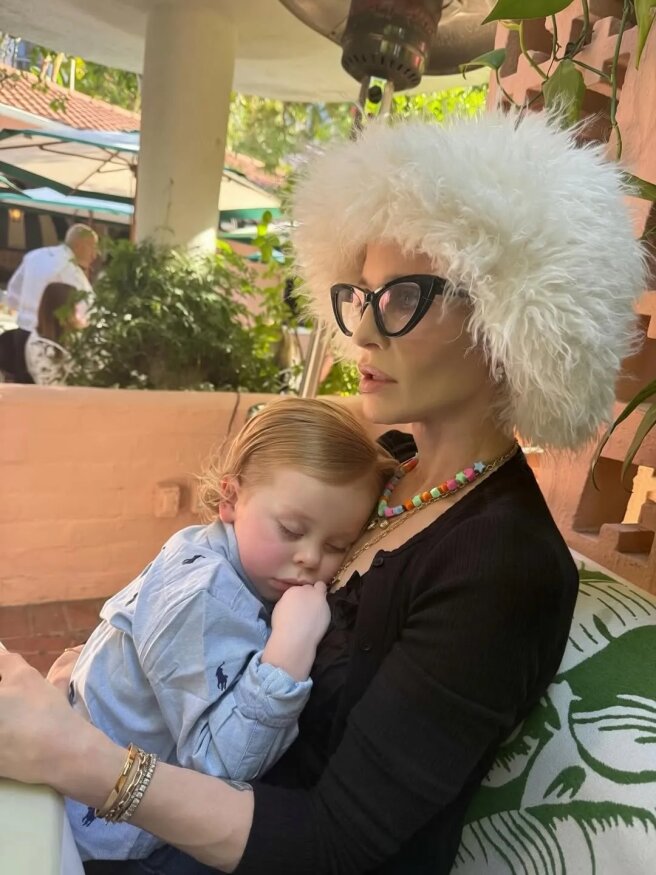 Келли Осборн с сыном