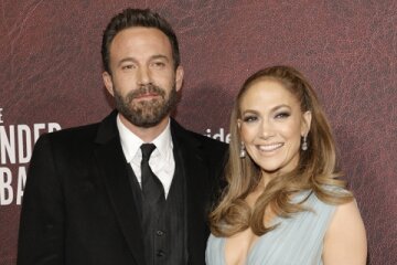 Jennifer Lopez supported Ben Affleck, who is criticized for saying about an "unhappy" marriage with Jennifer Garner