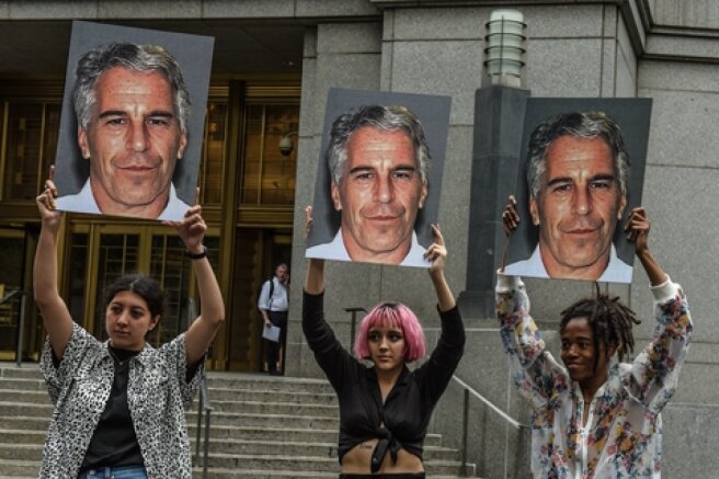 Model agent Suspected of "picking up" girls for Jeffrey Epstein Found Dead