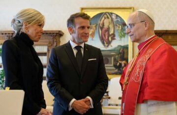 Brigitte and Emmanuel Macron met with the Pope
