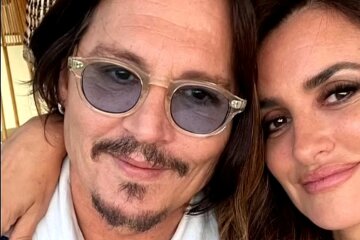 Penelope Cruz Shares Selfie With Johnny Depp