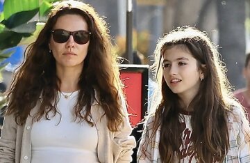 Mila Kunis appeared in public with her 11-year-old daughter with Ashton Kutcher.