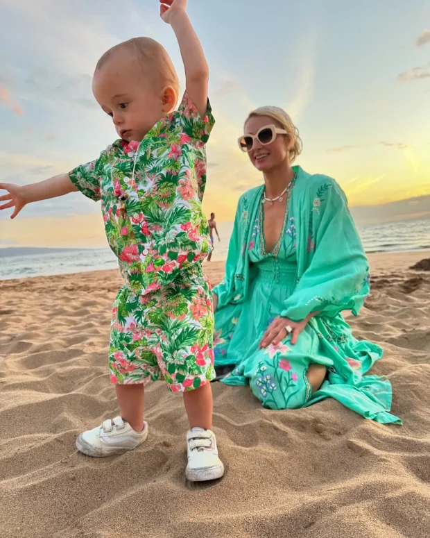 Пэрис Хилтон с сыном/Фото: parishilton/Instagram*